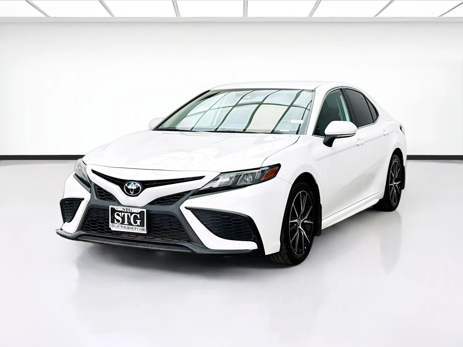 White 2024 Toyota Camry SE for sale in Montclair, CA