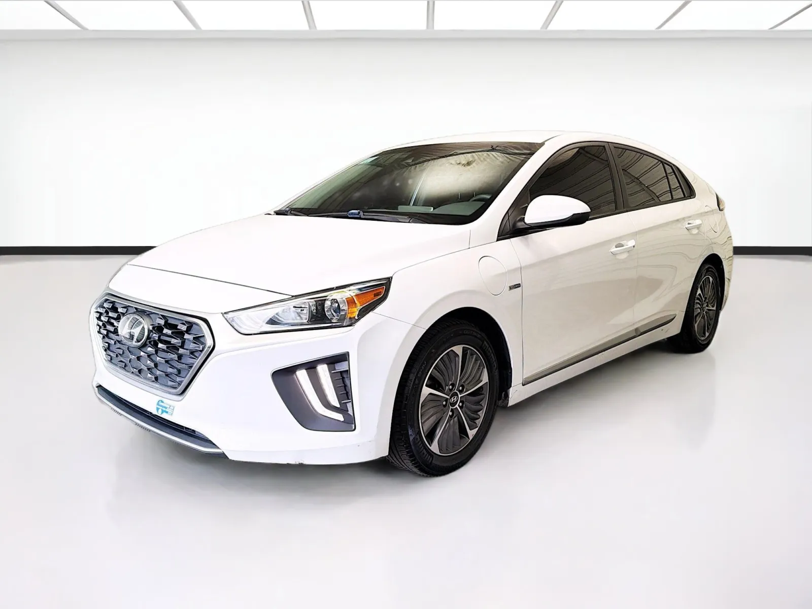 White 2020 Hyundai Ioniq Plug-In Hybrid SE for sale in Montclair, CA