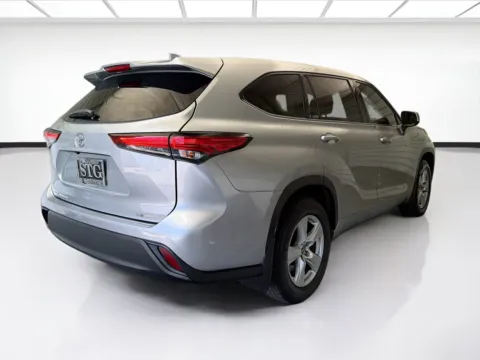 More photos of 2022 Toyota Highlander LE at STG Montclair, CA