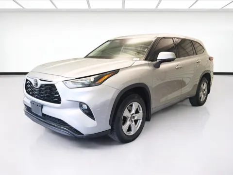 Silver 2022 Toyota Highlander LE for sale in Montclair, CA