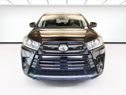 Photos of 2019 Toyota Highlander SE for sale in Montclair, CA at STG Montclair