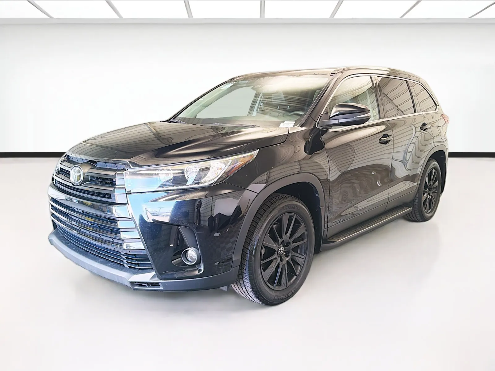 Black 2019 Toyota Highlander SE for sale in Montclair, CA