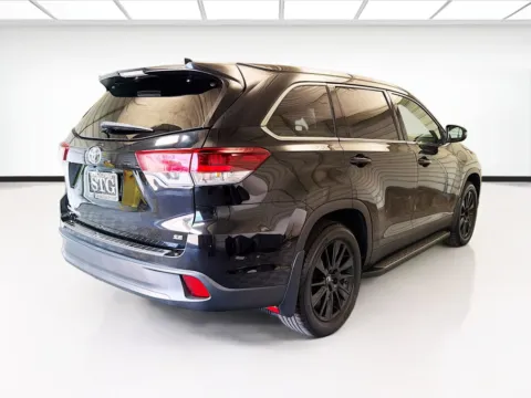 More photos of 2019 Toyota Highlander SE at STG Montclair, CA