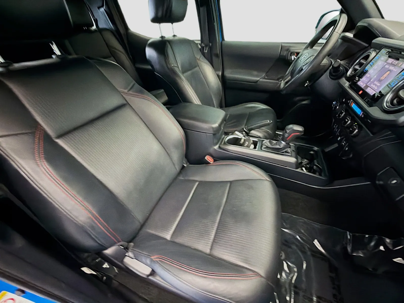 Toyota Tacoma photo 15