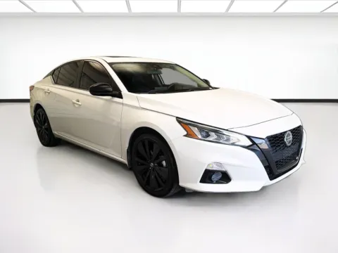 Another view of 2022 Nissan Altima 2.5 SR for sale in Montclair, CA at STG Montclair