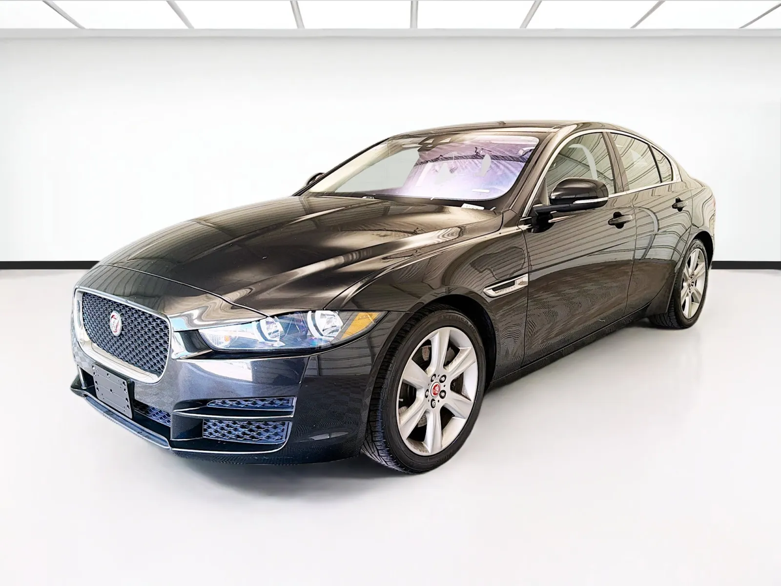 2017 Jaguar XE 25t Prestige's photo
