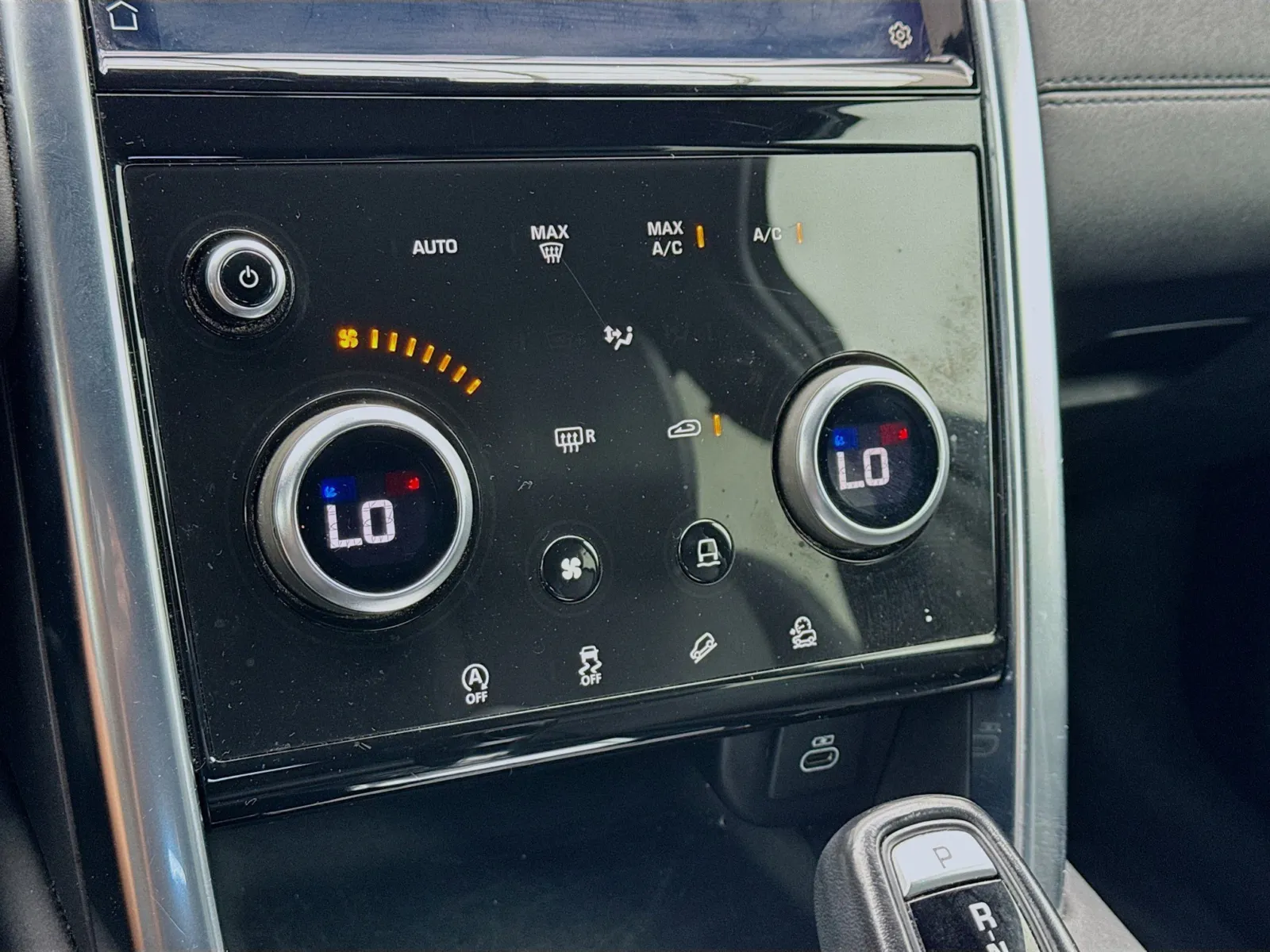 Land Rover Discovery Sport photo 12
