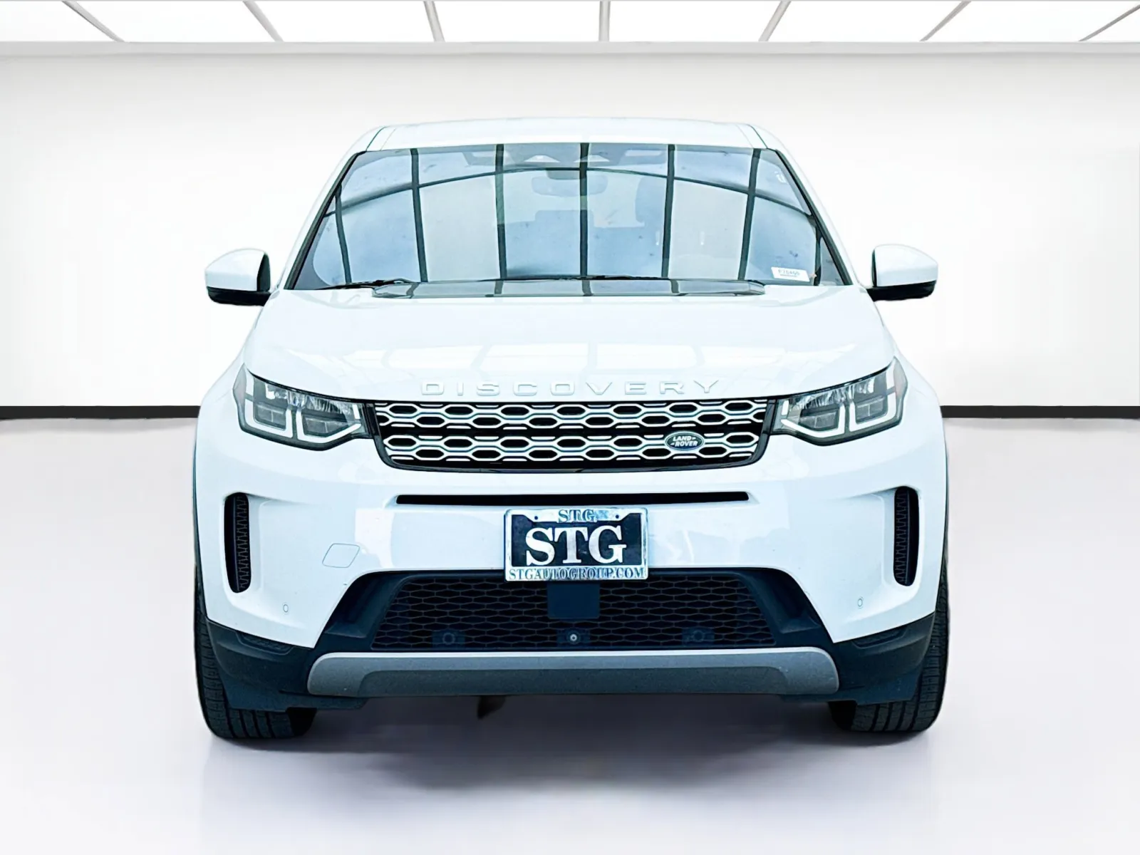 Land Rover Discovery Sport photo 2