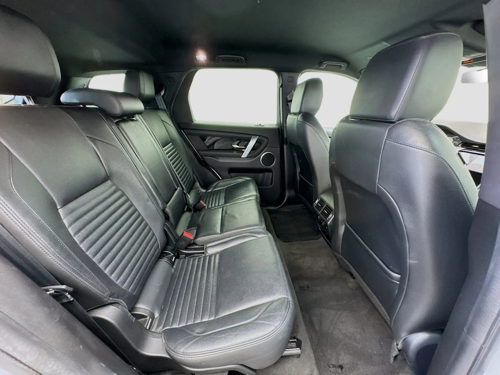 Land Rover Discovery Sport photo 18