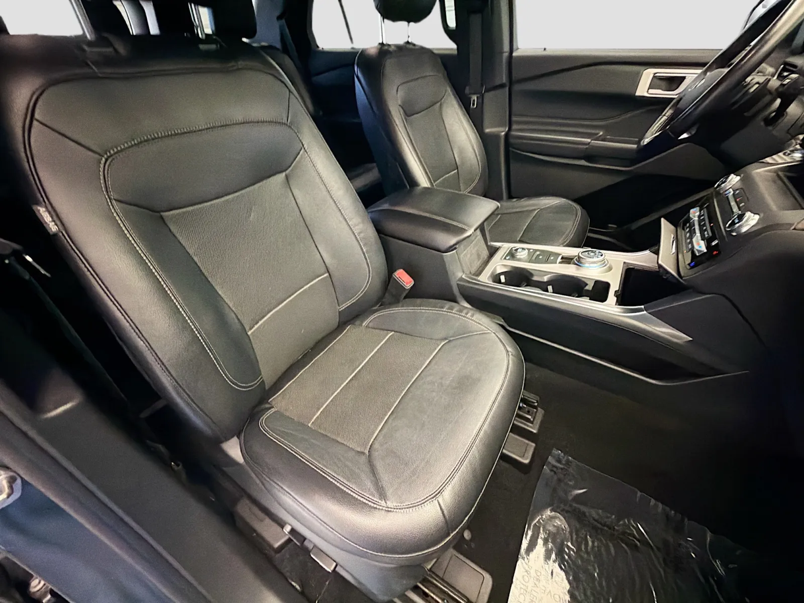 Ford Explorer photo 17