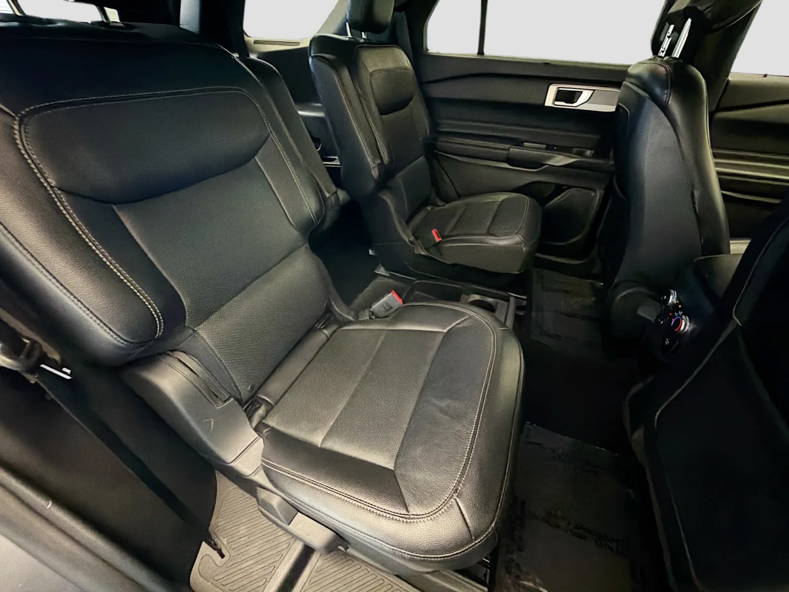 Ford Explorer photo 16