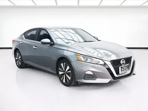 Another view of 2021 Nissan Altima 2.5 SV for sale in Montclair, CA at STG Montclair