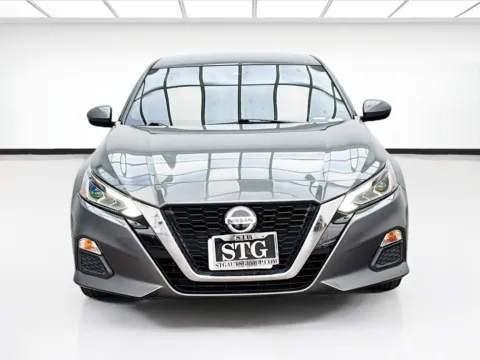 Photos of 2021 Nissan Altima 2.5 SV for sale in Montclair, CA at STG Montclair