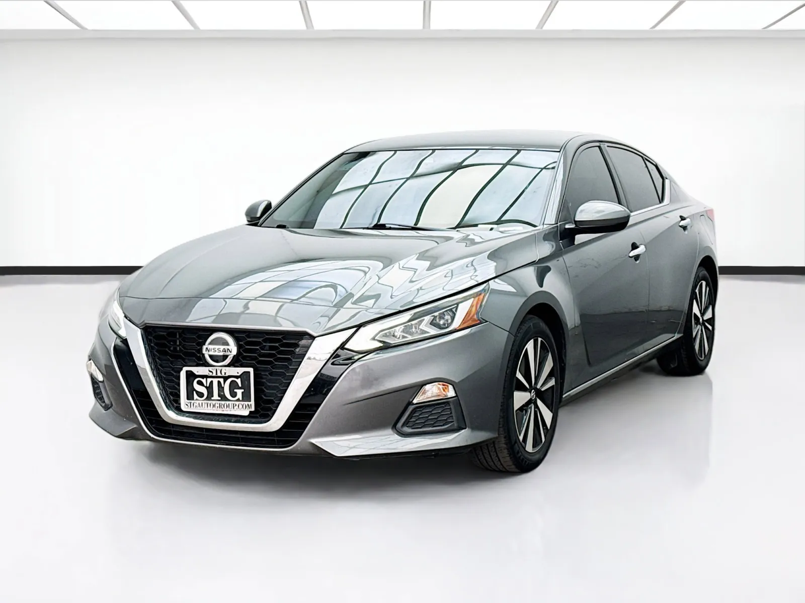 Gray 2021 Nissan Altima 2.5 SV for sale in Montclair, CA