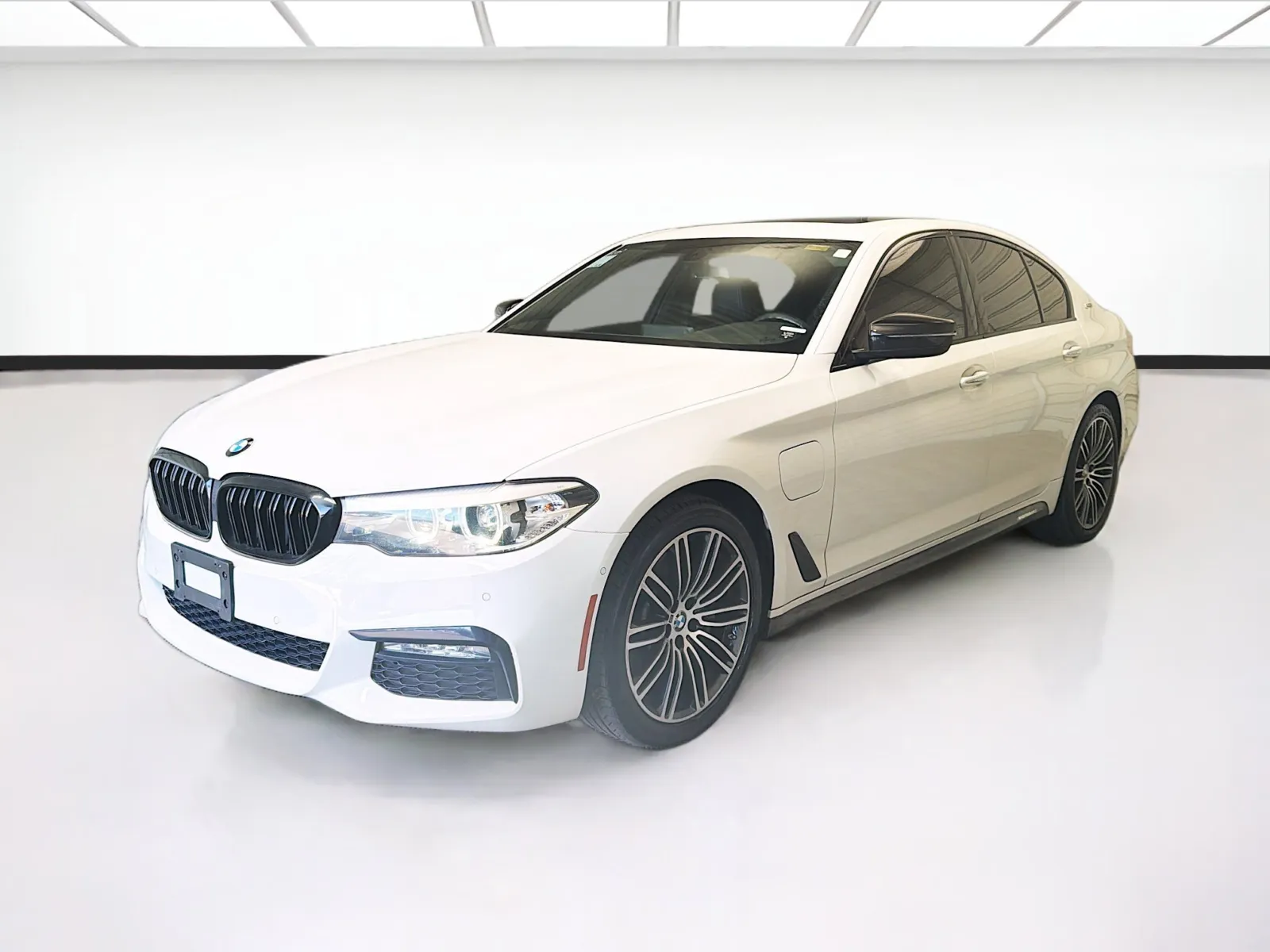 2018 BMW 5 Series 530e iPerformance Sedan's photo