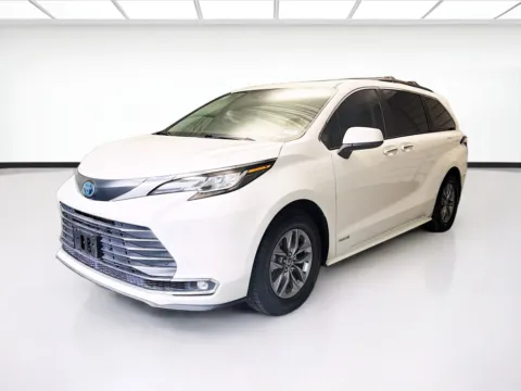 White 2021 Toyota Sienna XLE 7 Passenger for sale in Montclair, CA