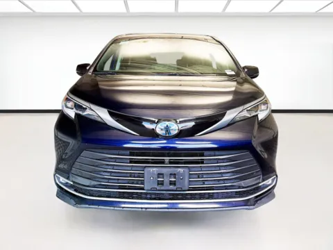 Photos of 2022 Toyota Sienna Platinum 7 Passenger for sale in Montclair, CA at STG Montclair