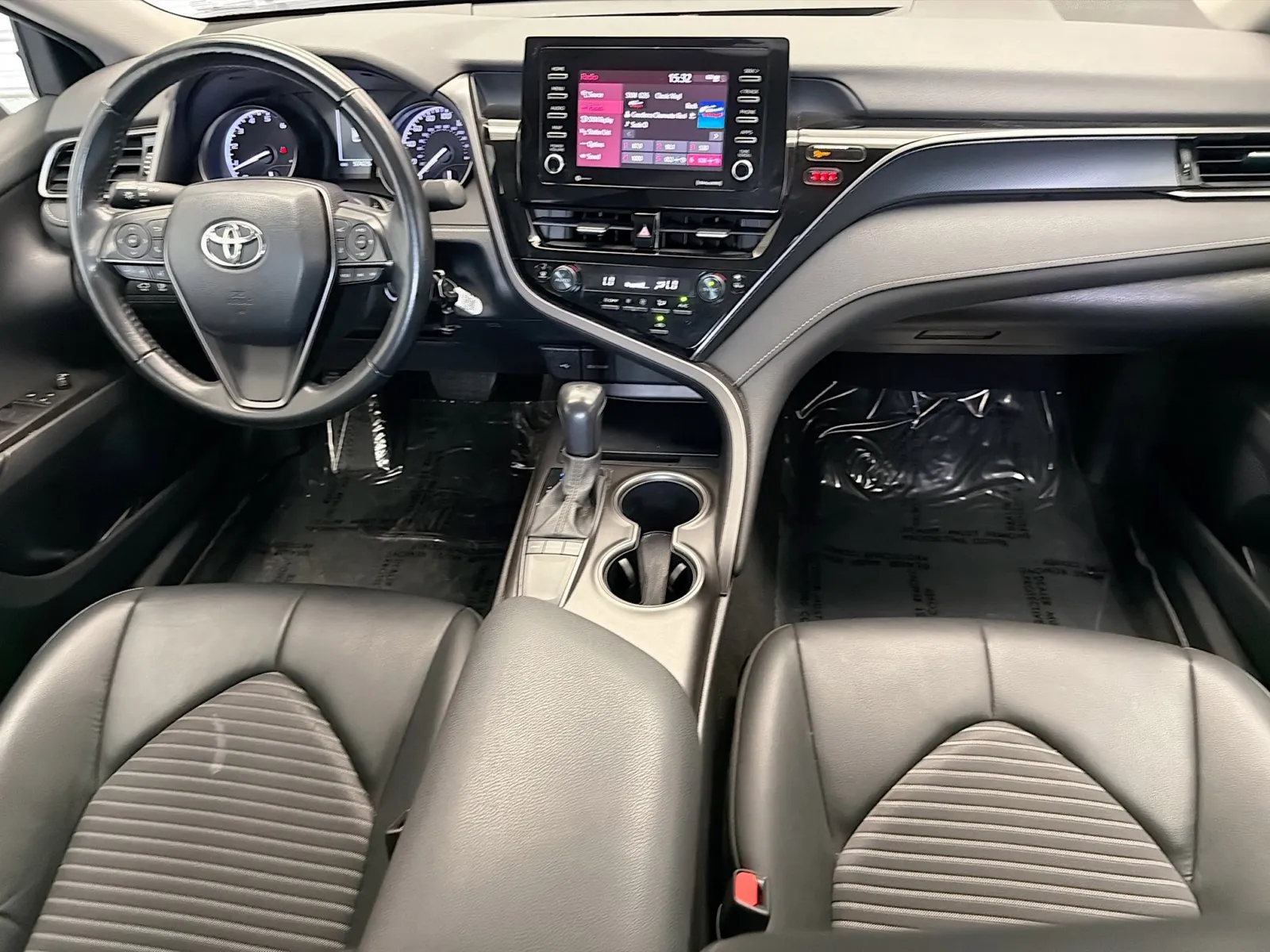 Toyota Camry photo 12