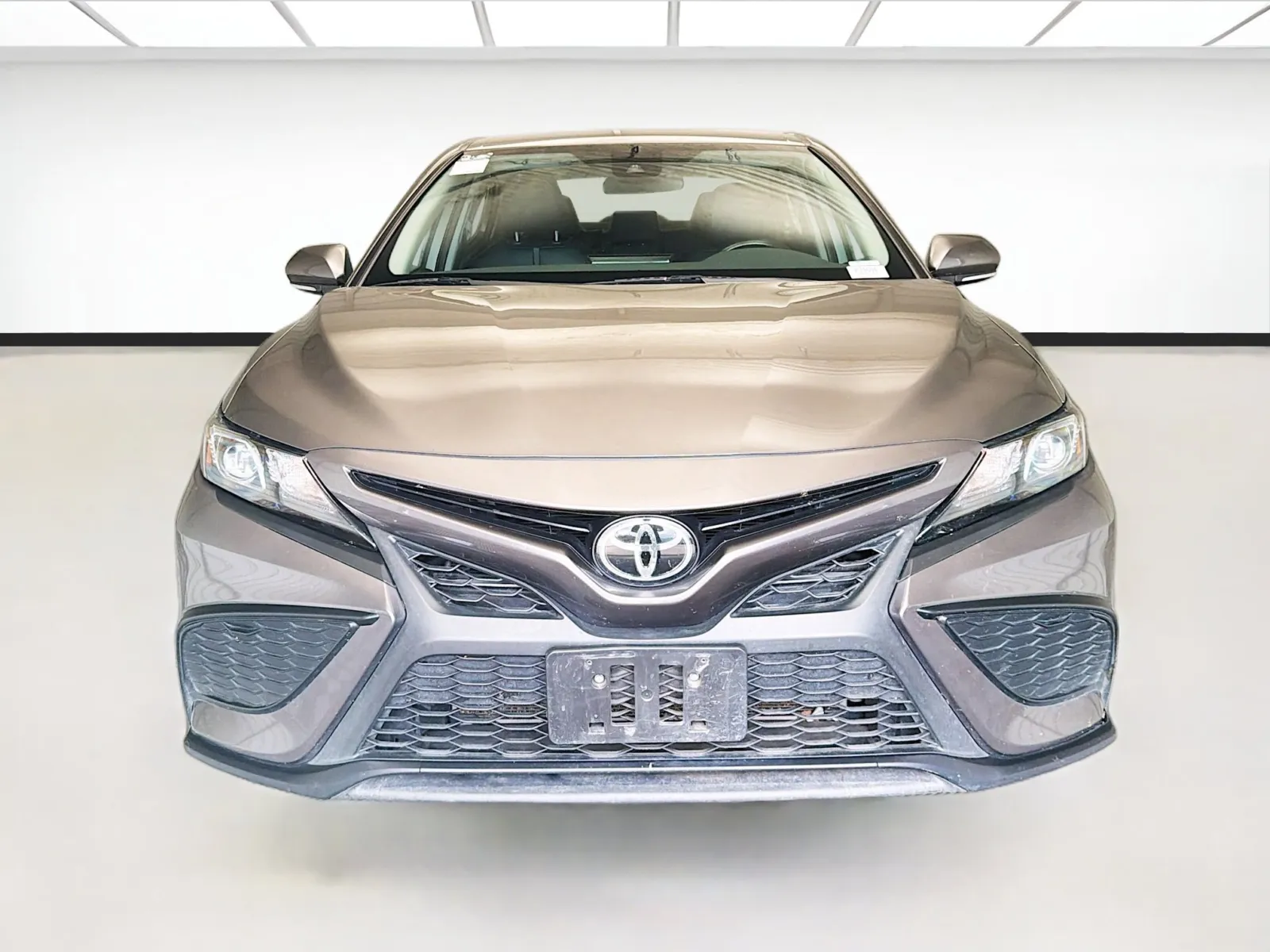 Toyota Camry photo 2