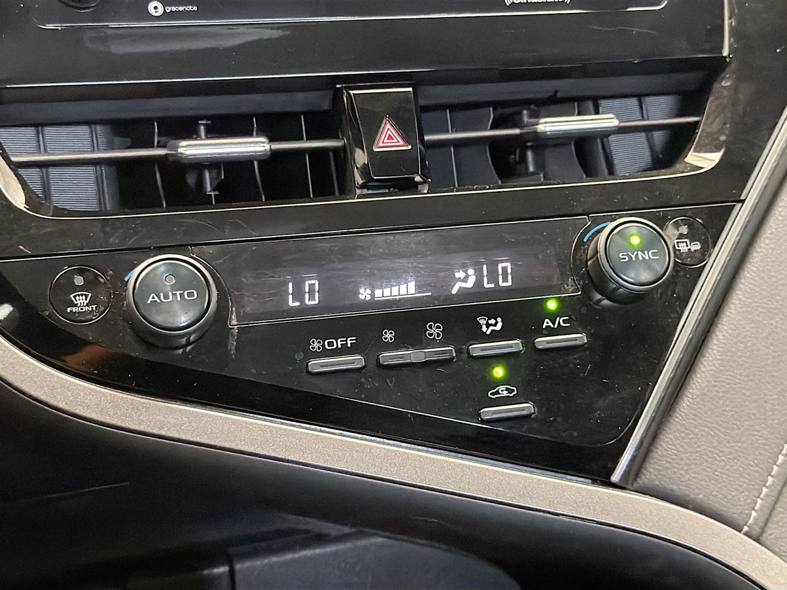 Toyota Camry photo 10