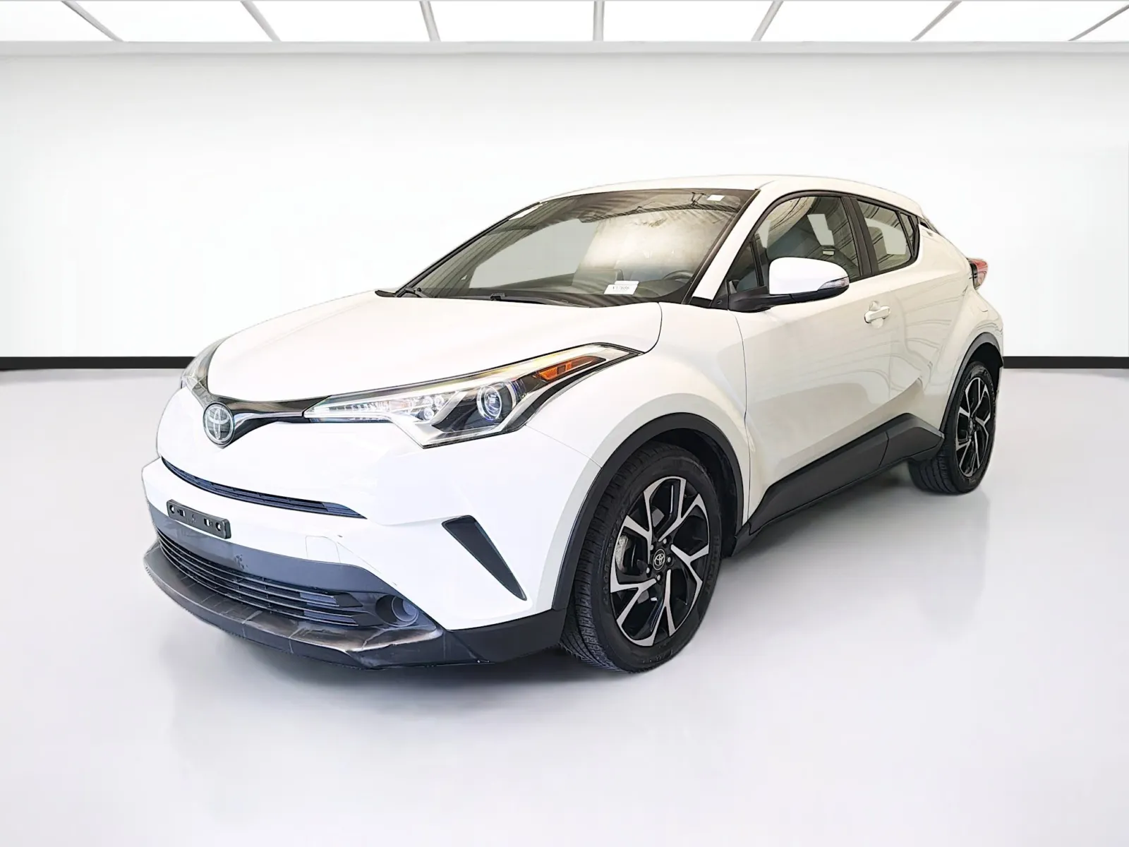 2019 Toyota C-HR XLE's photo