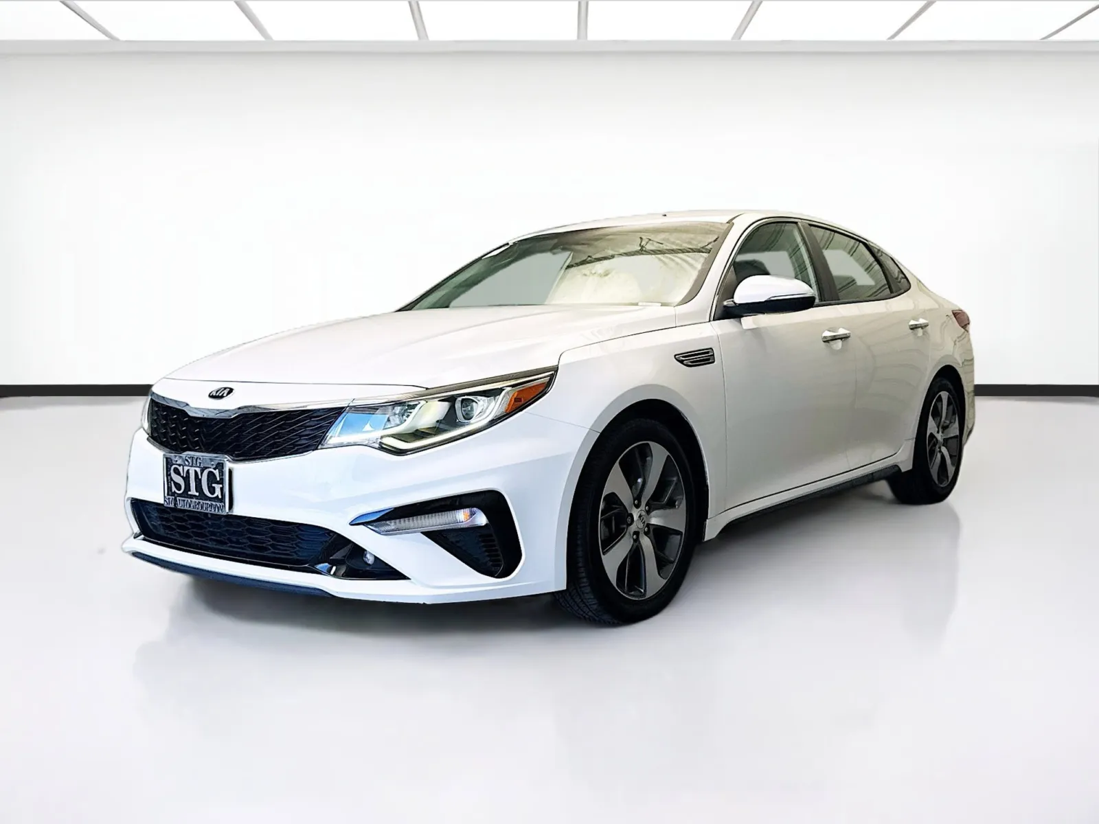 2019 Kia Optima S AT's photo