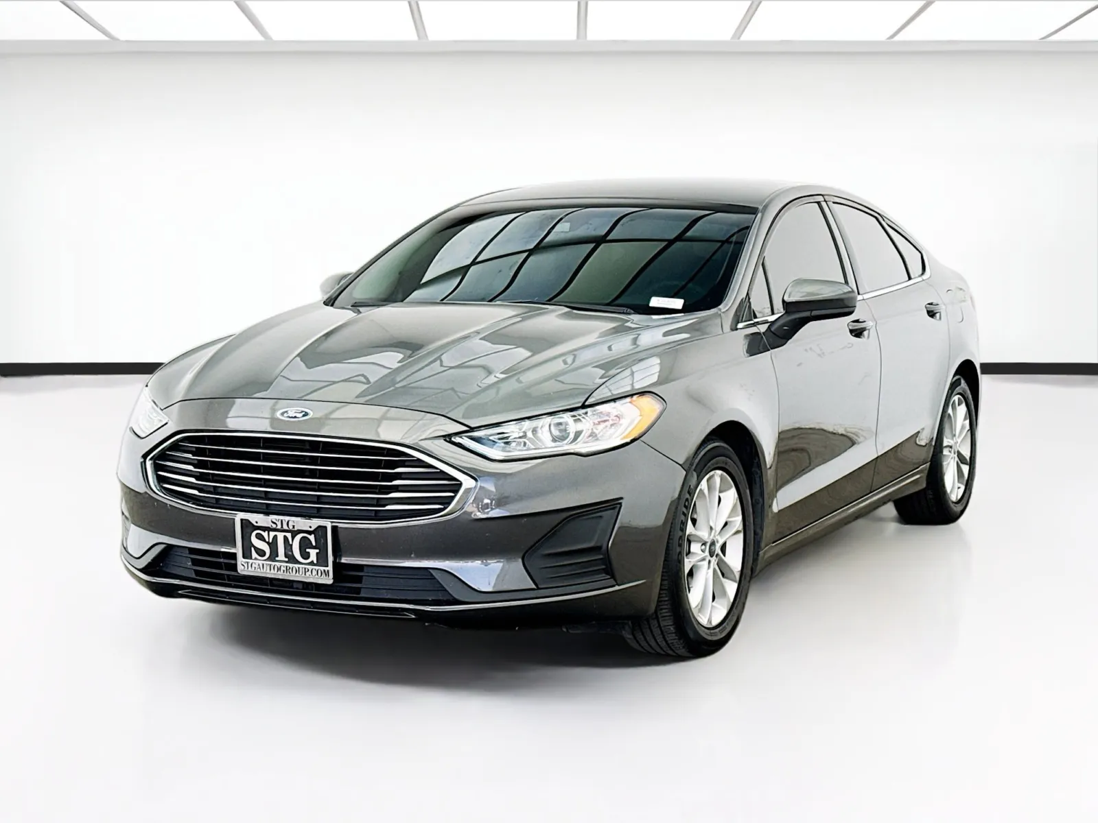 2020 Ford Fusion SE's photo