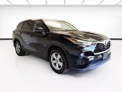 Another view of 2024 Toyota Highlander LE for sale in Montclair, CA at STG Montclair