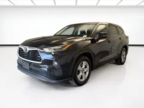Black 2024 Toyota Highlander LE for sale in Montclair, CA