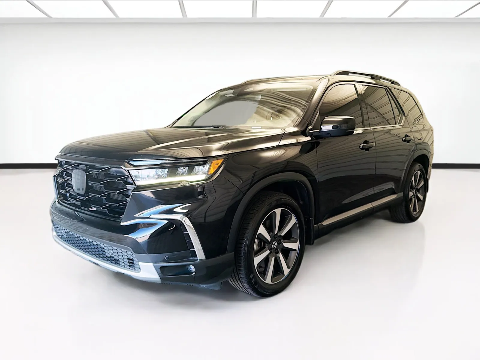 2023 Honda Pilot Touring 2WD's photo