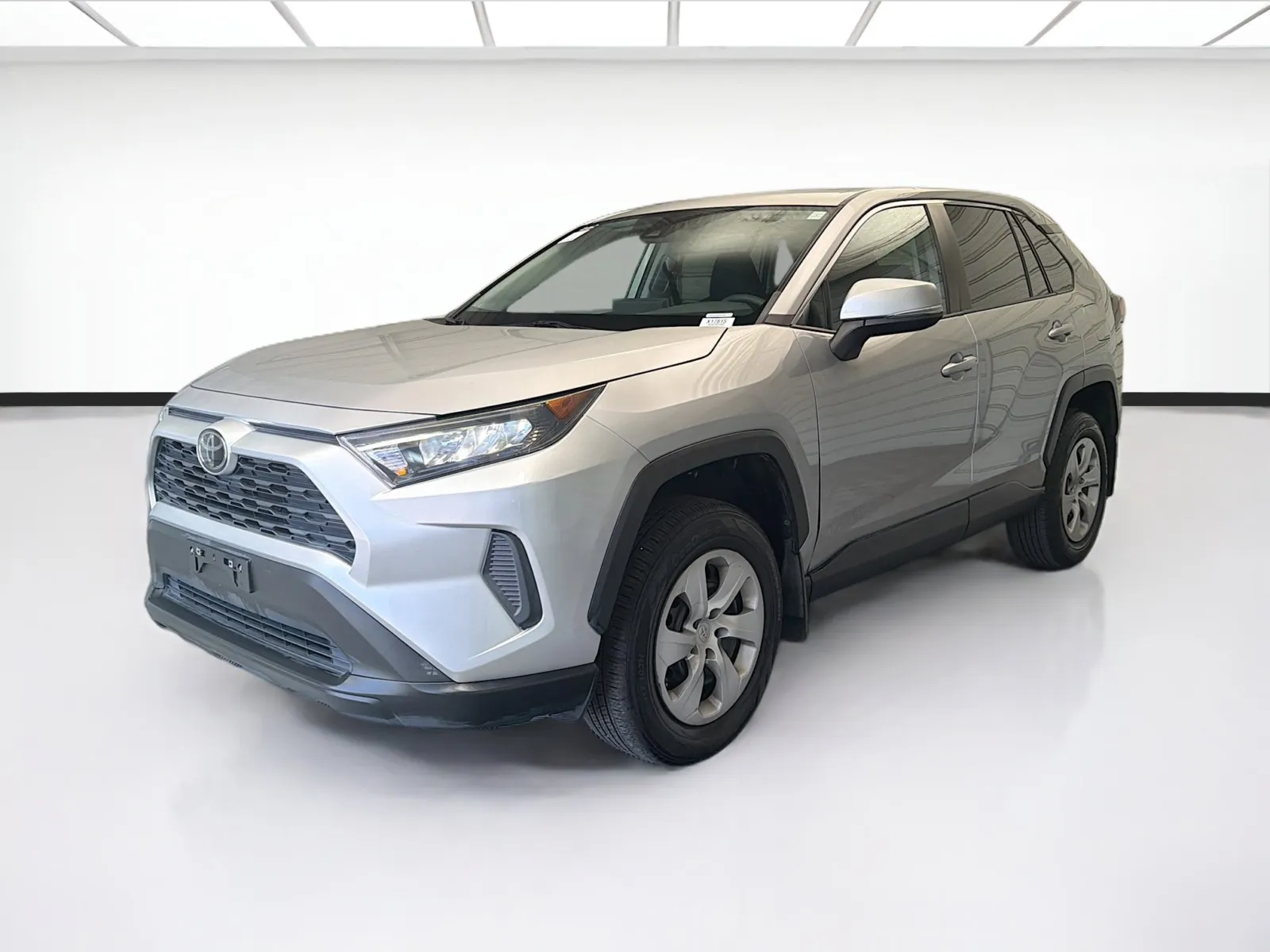 2022 Toyota RAV4 LE FWD's photo