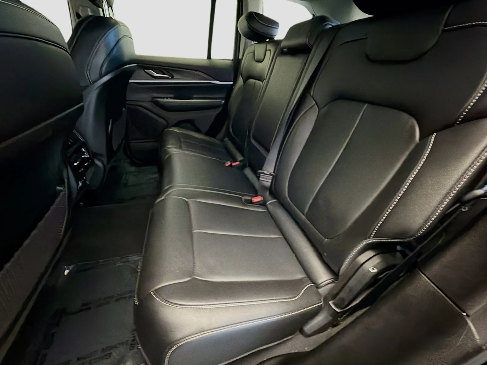 Jeep Grand Cherokee photo 13