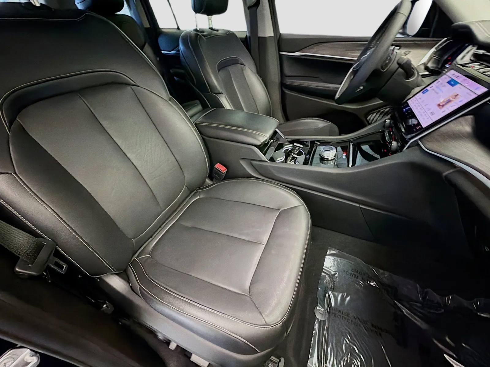 Jeep Grand Cherokee photo 15