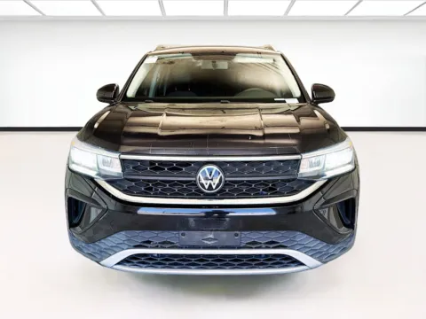 Photos of 2022 Volkswagen Taos 1.5T SE for sale in Montclair, CA at STG Montclair