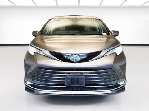 Photos of 2024 Toyota Sienna Limited 7 Passenger for sale in Montclair, CA at STG Montclair