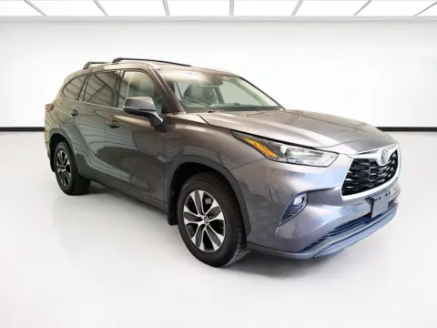 Another view of 2022 Toyota Highlander XLE for sale in Montclair, CA at STG Montclair