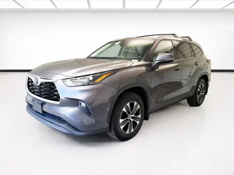 Gray 2022 Toyota Highlander XLE for sale in Montclair, CA