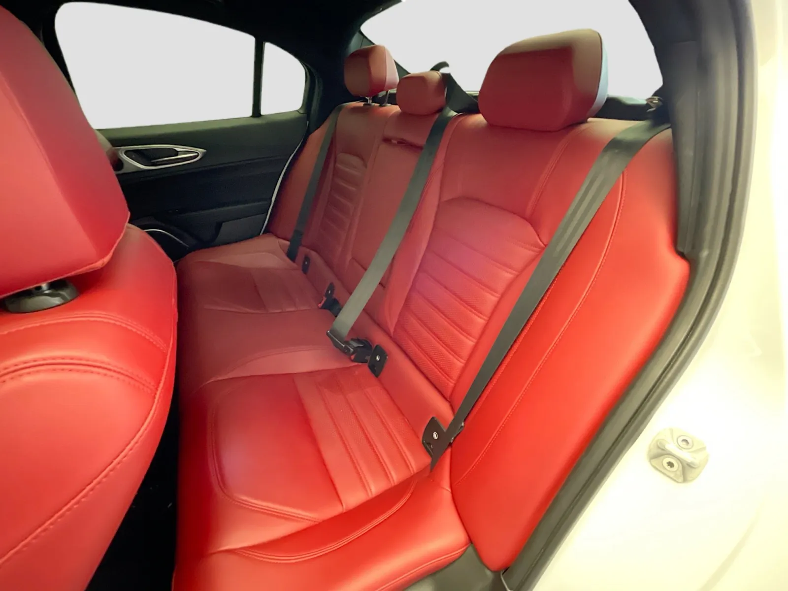 Alfa Romeo Giulia photo 16