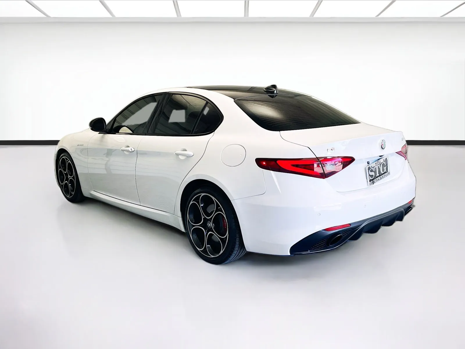 Alfa Romeo Giulia photo 6