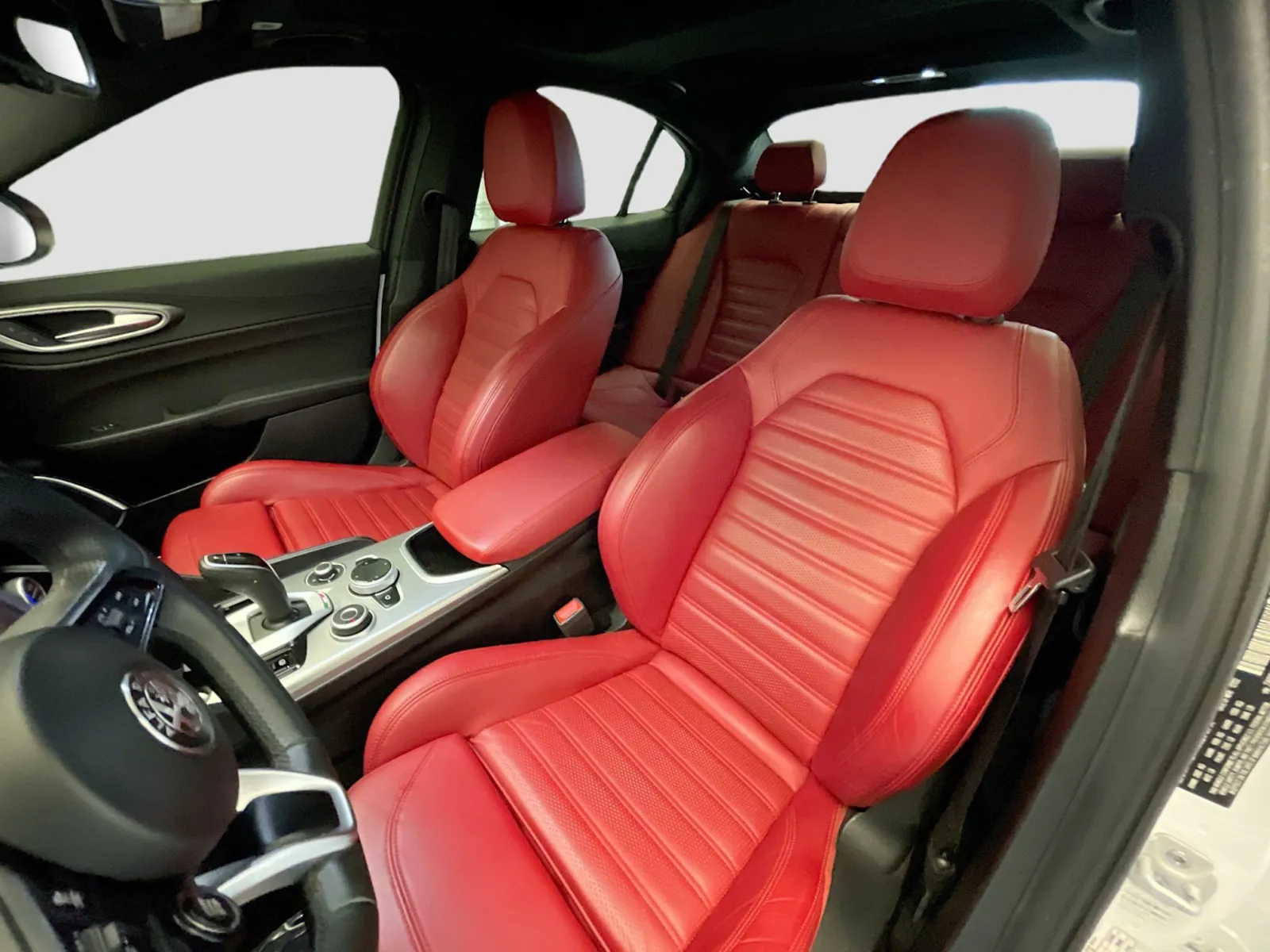 Alfa Romeo Giulia photo 13
