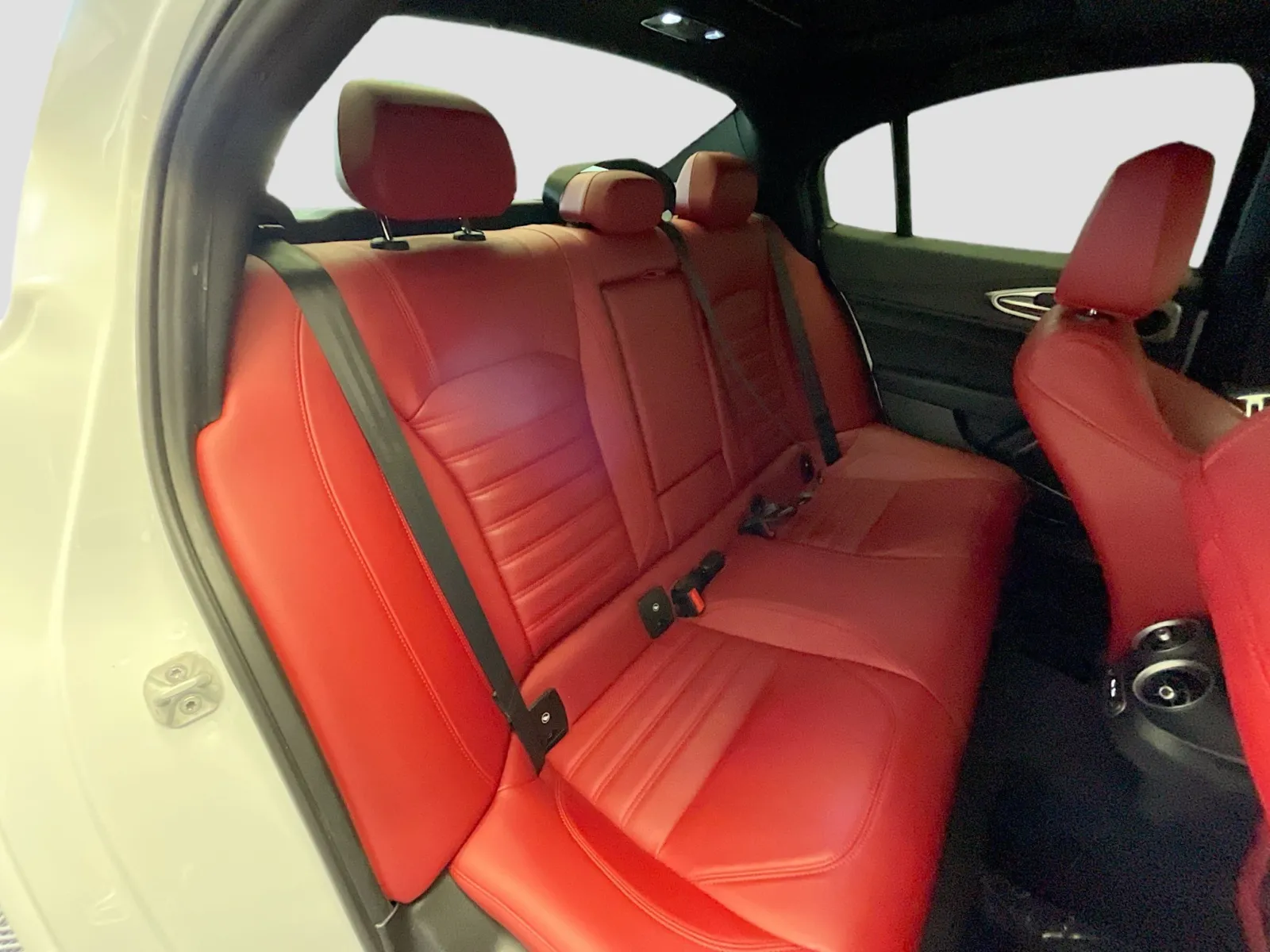 Alfa Romeo Giulia photo 18