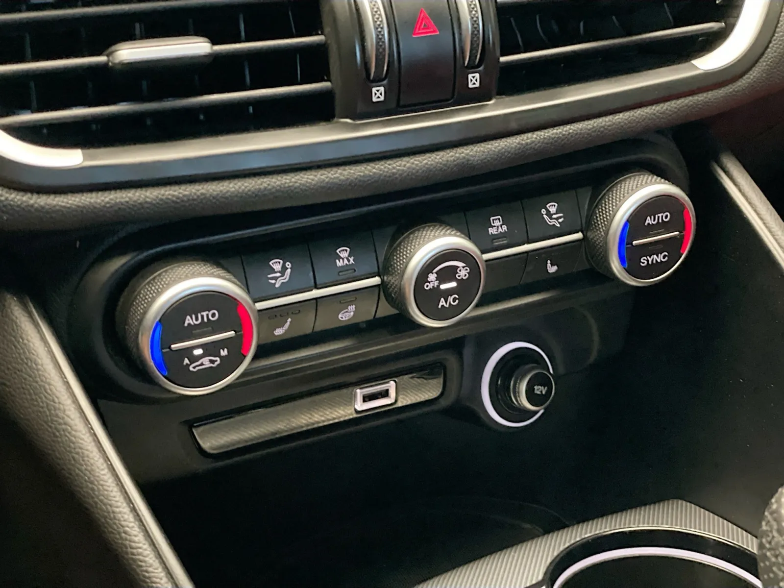Alfa Romeo Giulia photo 12
