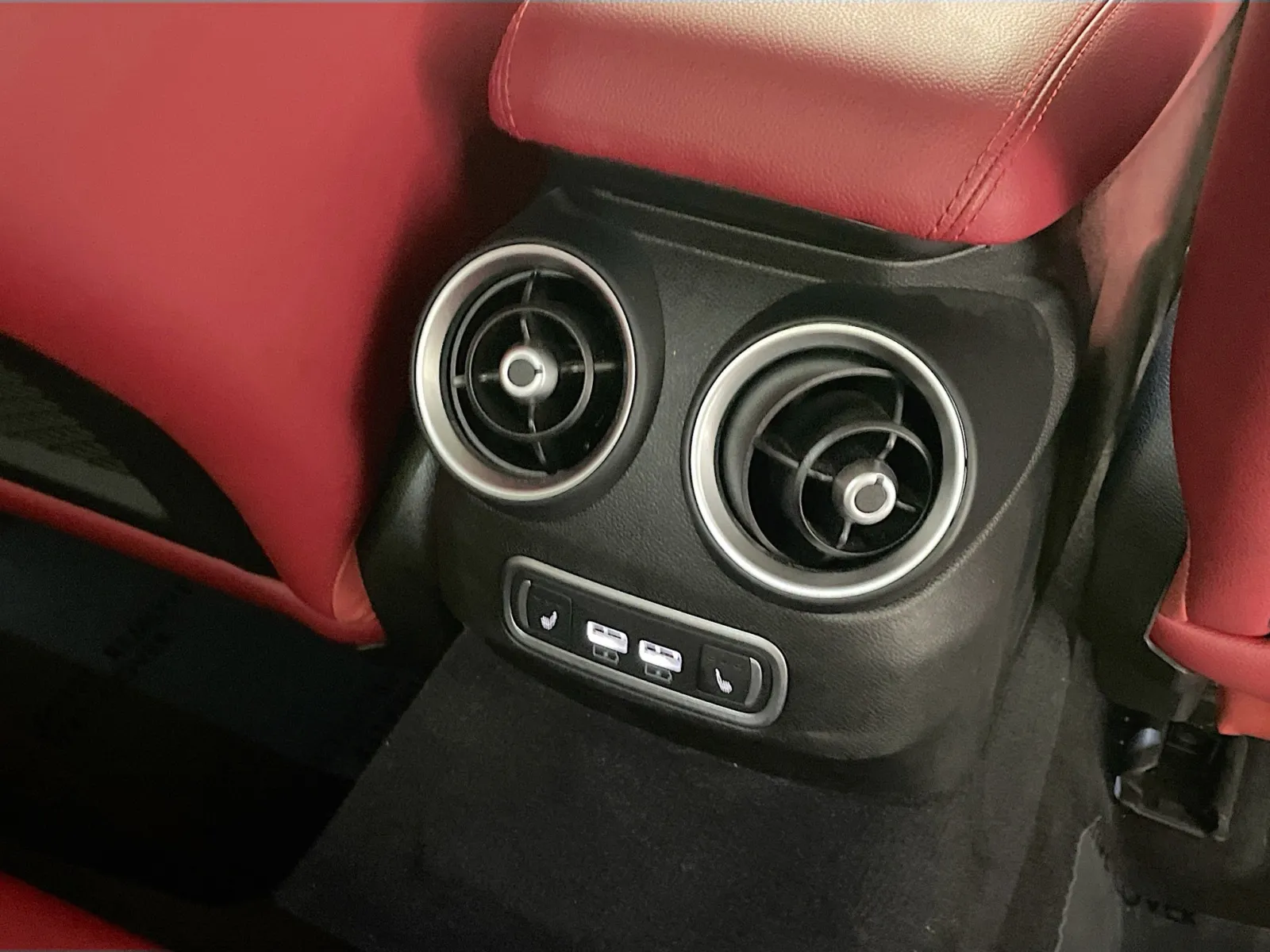 Alfa Romeo Giulia photo 17