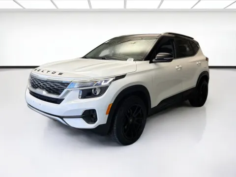 White 2021 Kia Seltos S for sale in Montclair, CA
