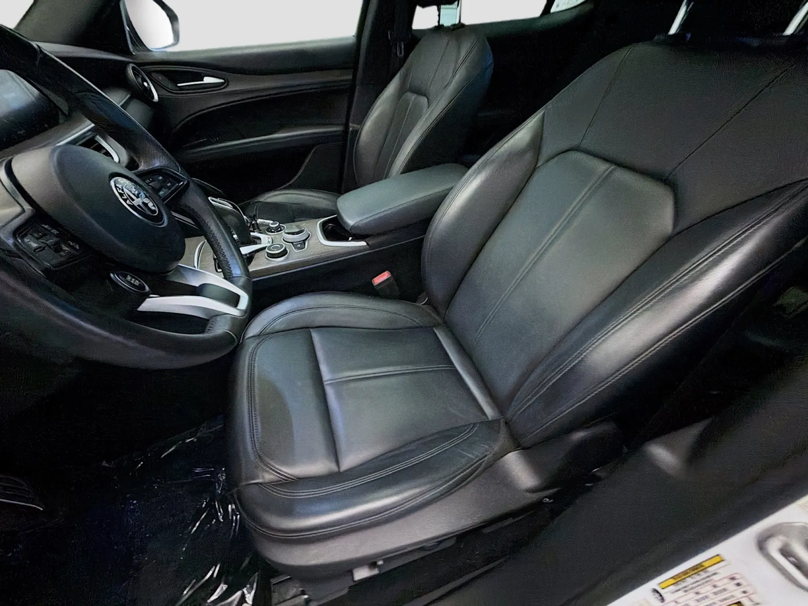 Alfa Romeo Stelvio photo 11