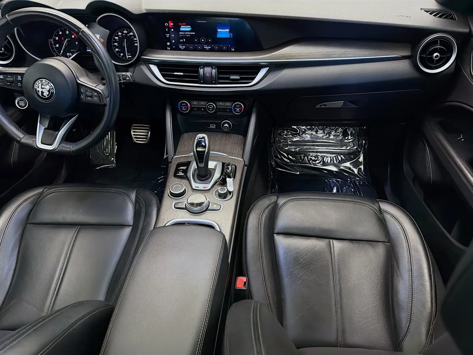 Alfa Romeo Stelvio photo 12