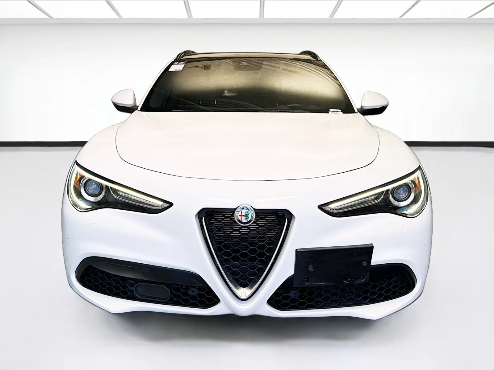 Alfa Romeo Stelvio photo 2