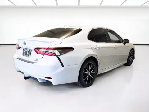 More photos of 2022 Toyota Camry Hybrid SE at STG Montclair, CA