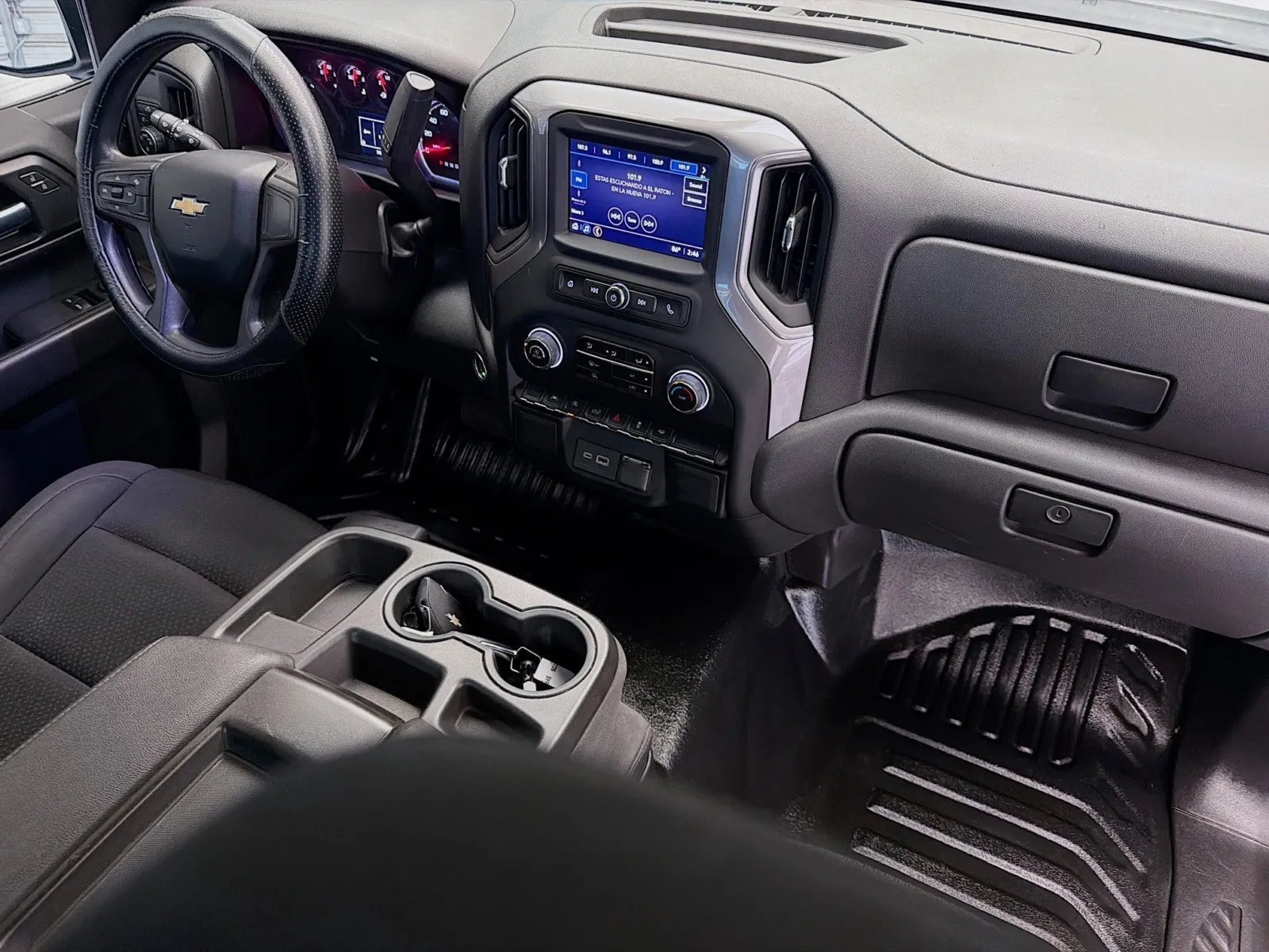 Chevrolet Silverado photo 12