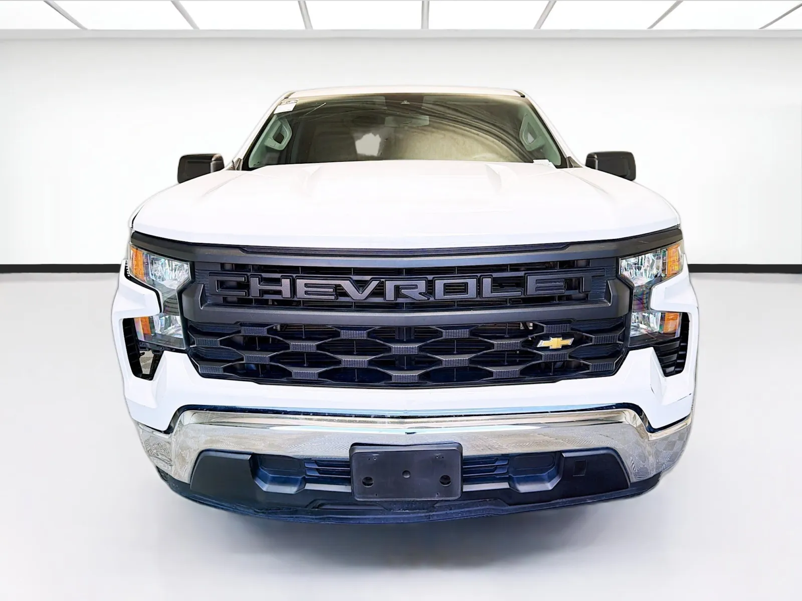 Chevrolet Silverado photo 2
